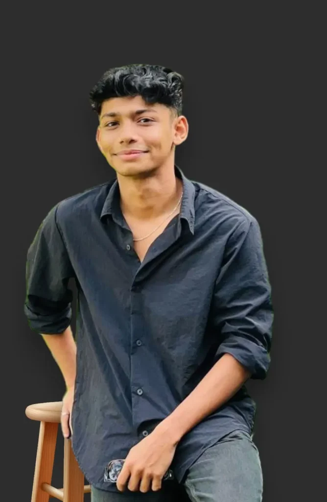 freelance digital marketer sitting on a chair